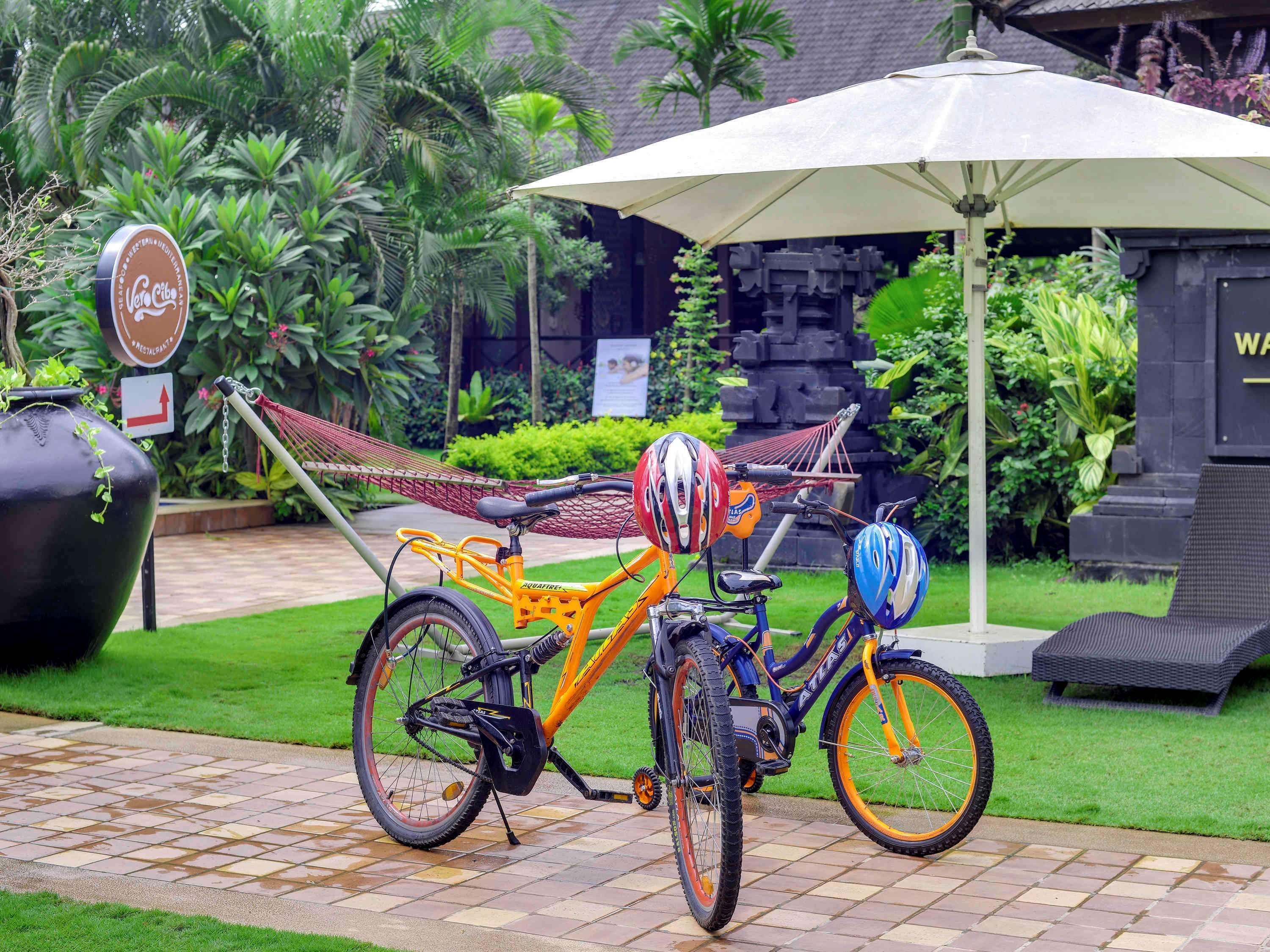 Novotel Goa Resort & Spa Candolim Exterior foto Bicycle at the hotel